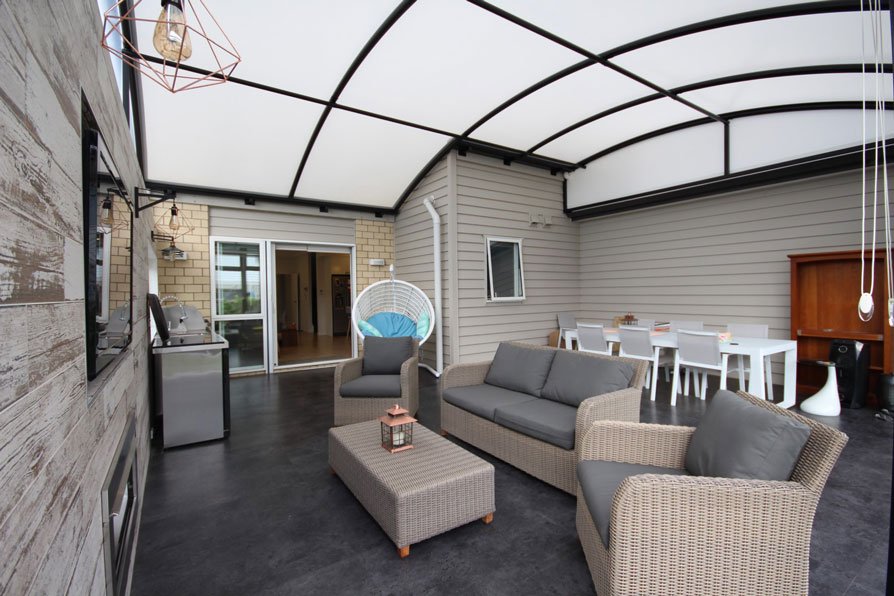 outdoor awning room